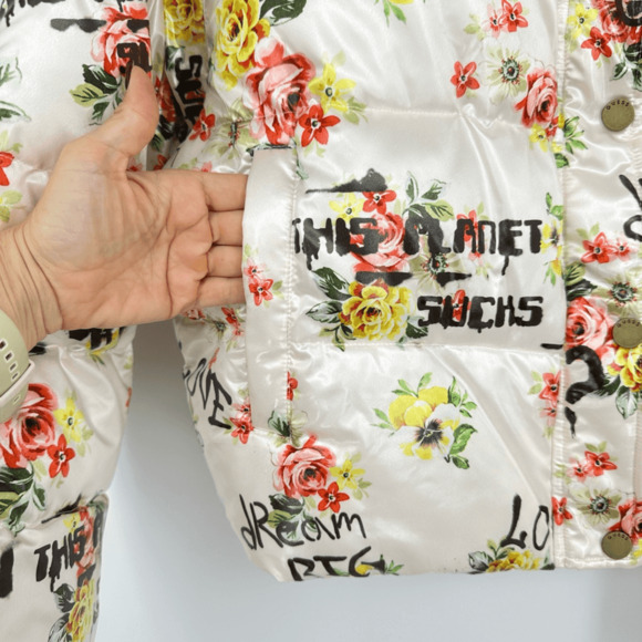 Guess x Brandalised Graphite by Banksy Print  Convertible Puffer Jacket Vest L - Picture 14 of 16